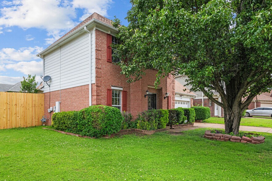 Primary Photo - 3903 Caprice Dr