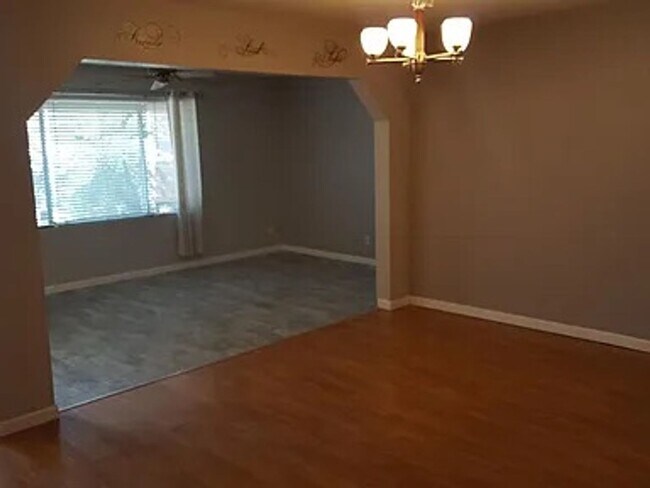 Building Photo - Single family home, 2 car garage