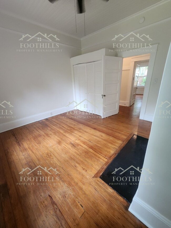 Building Photo - Newly Renovated 3-Bedroom Home Near Downto...