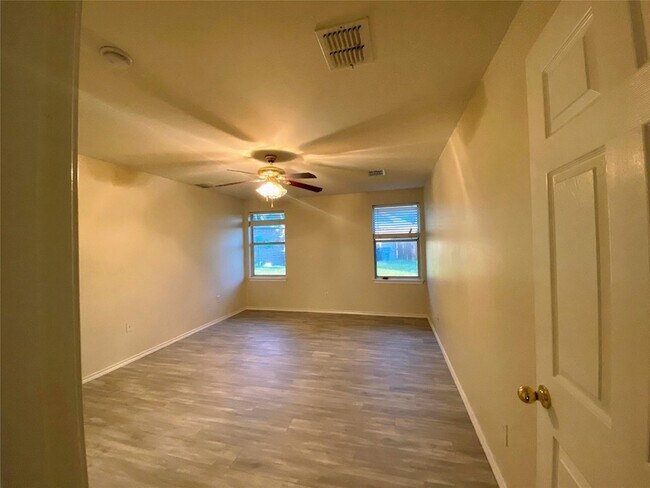 Building Photo - 1003 Sipapu Ct