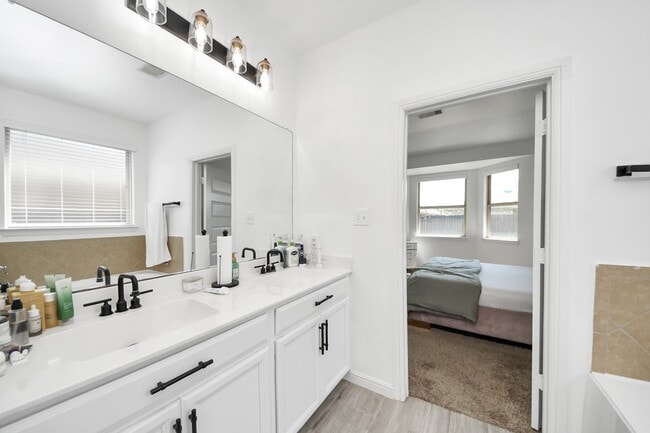 Building Photo - 8111 Fairfield Mnr Wy