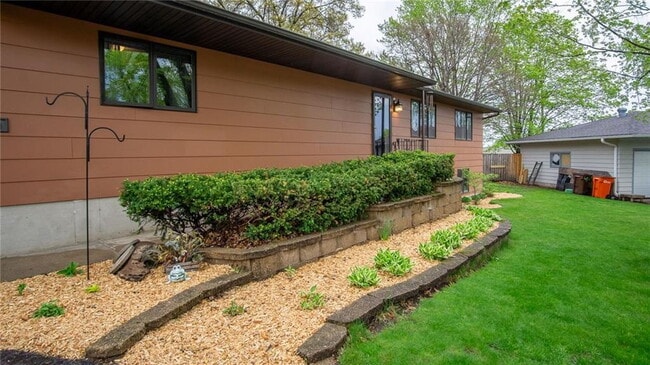 Building Photo - Spacious 4-Bedroom Home with Fenced Yard, ...