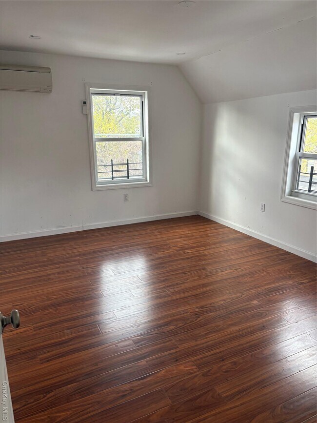 Building Photo - 3141 Kingsbridge Terrace