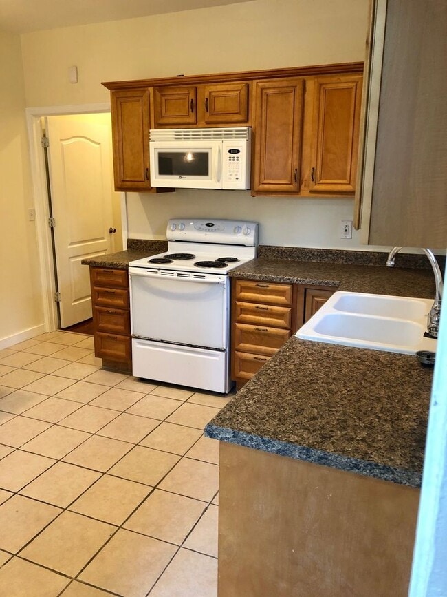 Building Photo - 2BD/1BA in the heart of Uptown