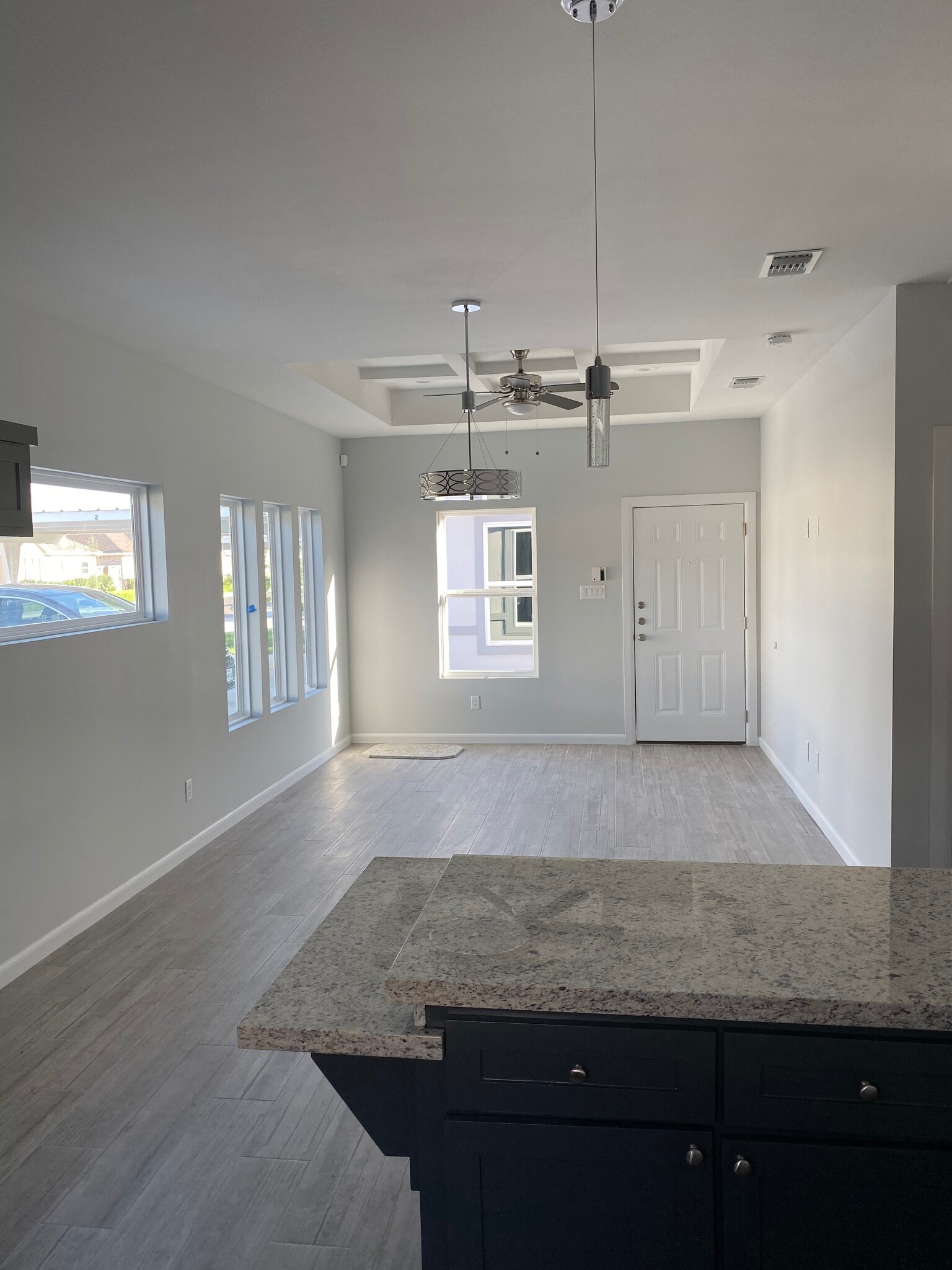 Spacious living room. - 413 Peabody Ave