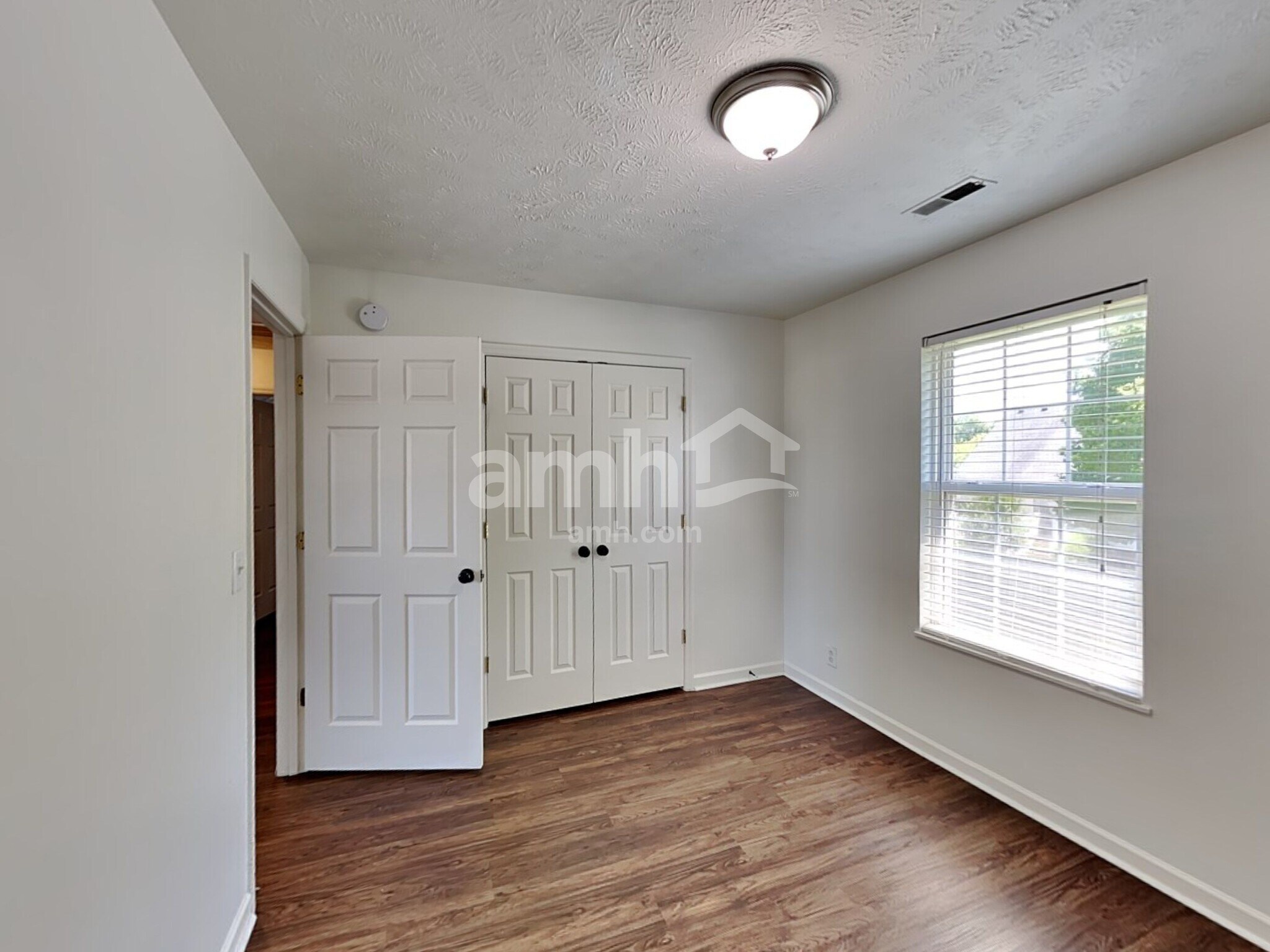 Building Photo - 1419 Westview Dr