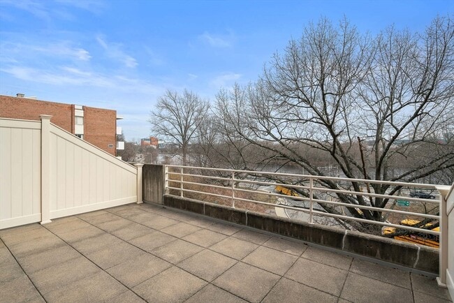 Building Photo - 199 Coolidge Ave