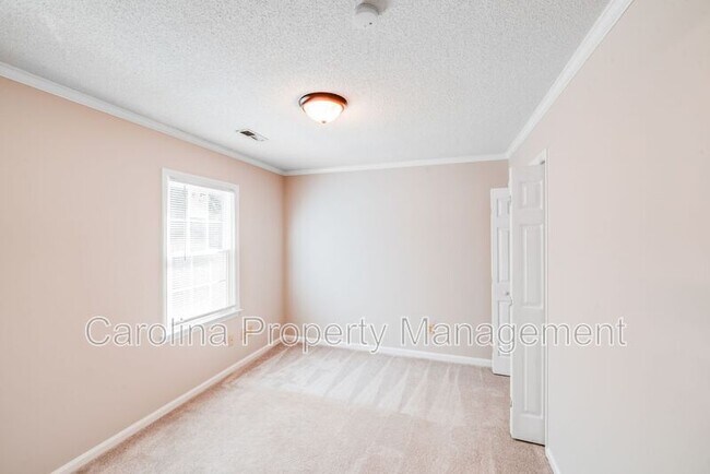 Building Photo - 2000 Mill House Ln