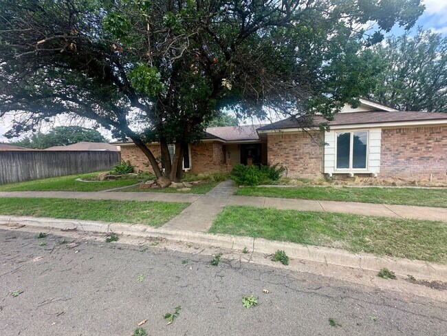 Building Photo - Spacious Home near Shadow Hills!