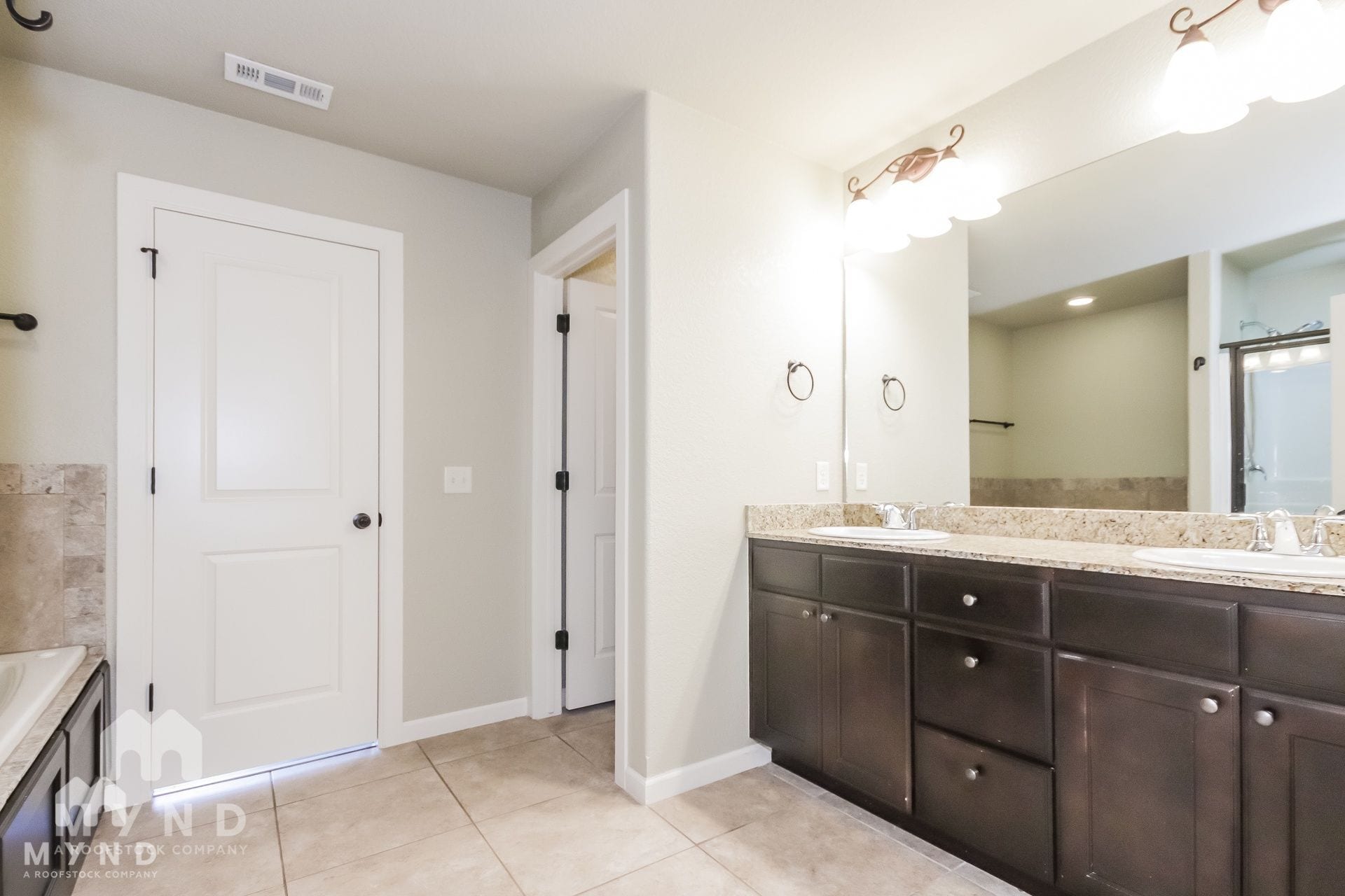 Building Photo - 421 Carlson St