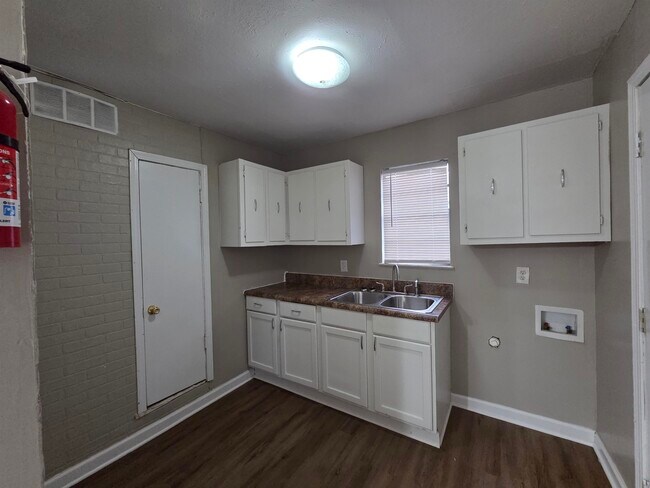 Building Photo - 4535 Beacon Hls Dr