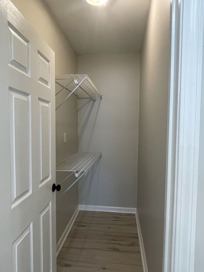 Building Photo - Private Basement Studio Apartment in Kirkwood.