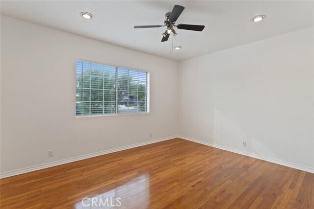 Building Photo - 8440 Oakdale Ave