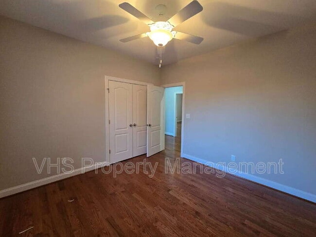 Building Photo - 2400 Lakeview Pkwy