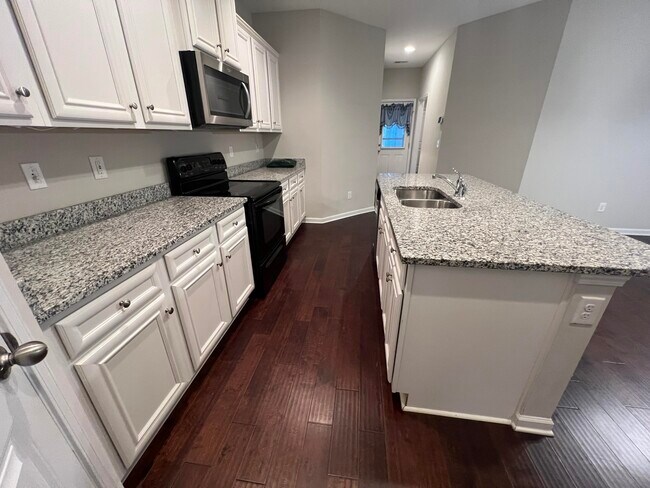 Building Photo - 3177 Mayflower Ln