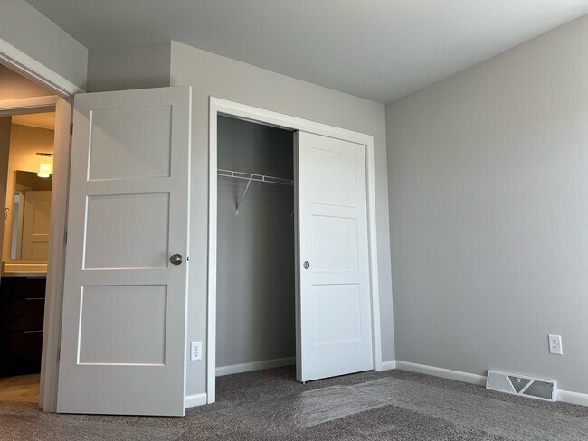 Building Photo - 2407 Wildcat Dr