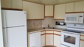 Building Photo - 3859 Coral Tree Cir