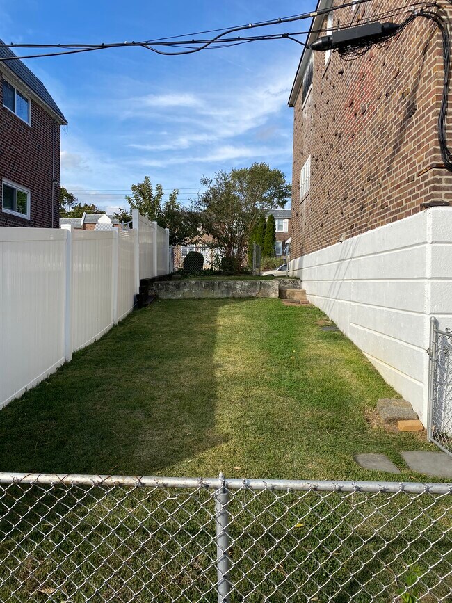 Building Photo - 5224 Fairhaven Rd