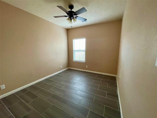 Building Photo - 10803 Woodwind Shadows Dr