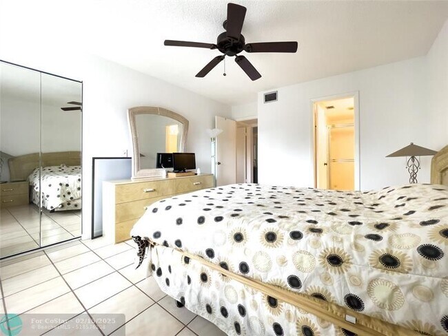 Building Photo - 301 Knotty Pine Cir