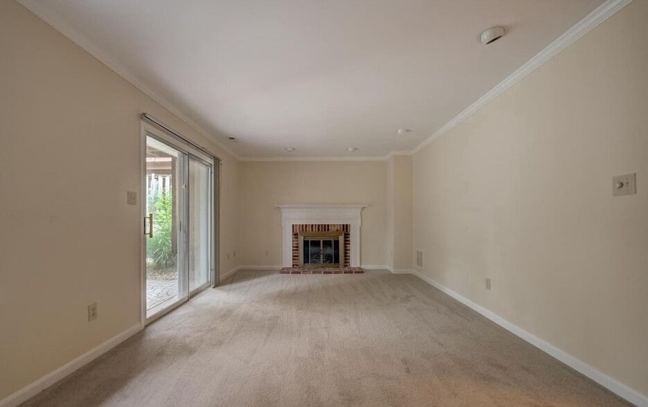 Primary Photo - 21107 Twinridge Square