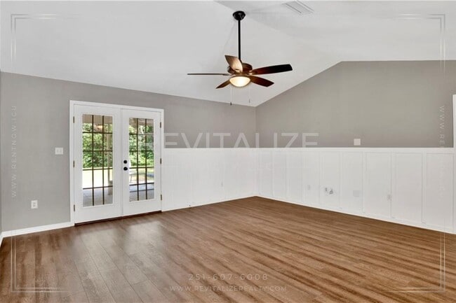 Building Photo - Beautifully Updated 3/2 Brick Home in Foley with New Appliances!