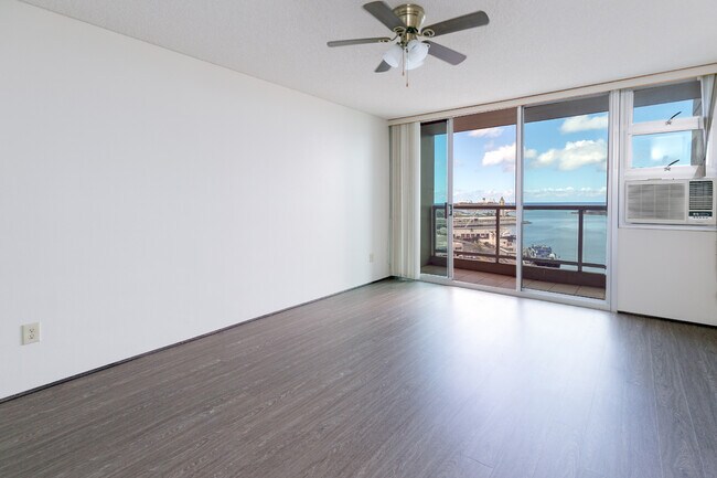 Building Photo - 215 N King St