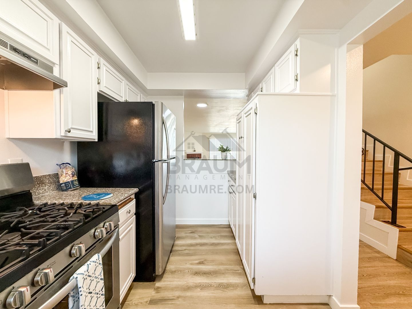 Building Photo - 11839 Burbank Blvd