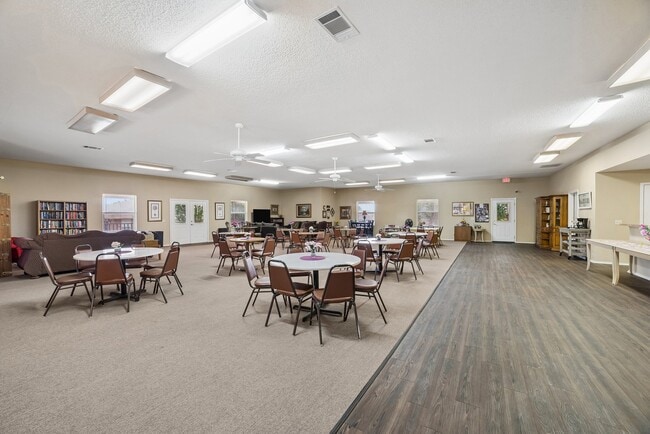 Building Photo - 1604 N Hills Blvd