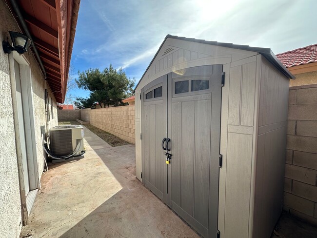 Building Photo - SPACIOUS NEWLY RENOVATED 3BED2BATH HOME WI...