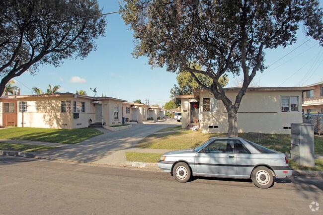 Building Photo - 6809 Heliotrope Ave