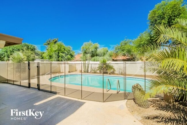 Building Photo - 1388 N Santa Anna Ct