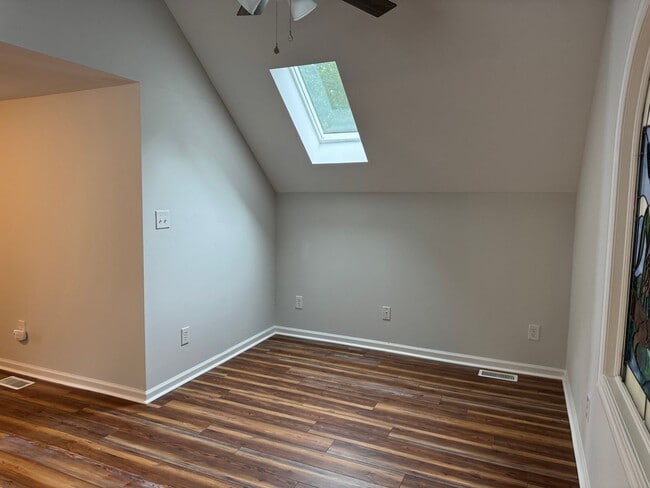 Building Photo - Four Bedroom Lake House in Denver