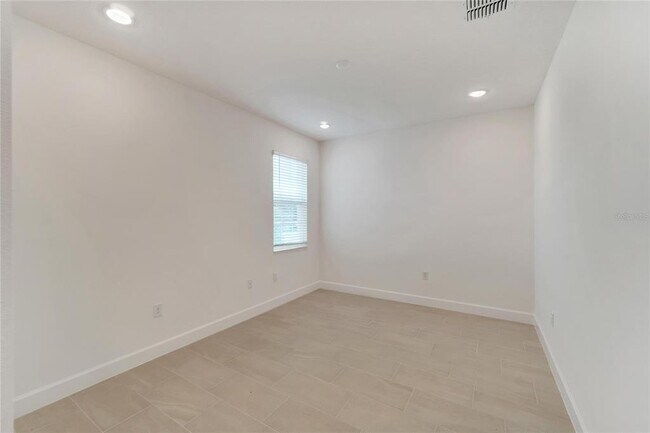 Building Photo - 943 Signet Dr
