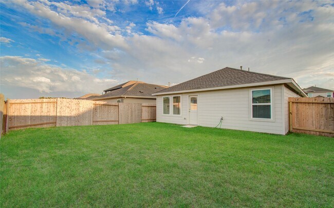 Building Photo - 25364 Carnation Ct