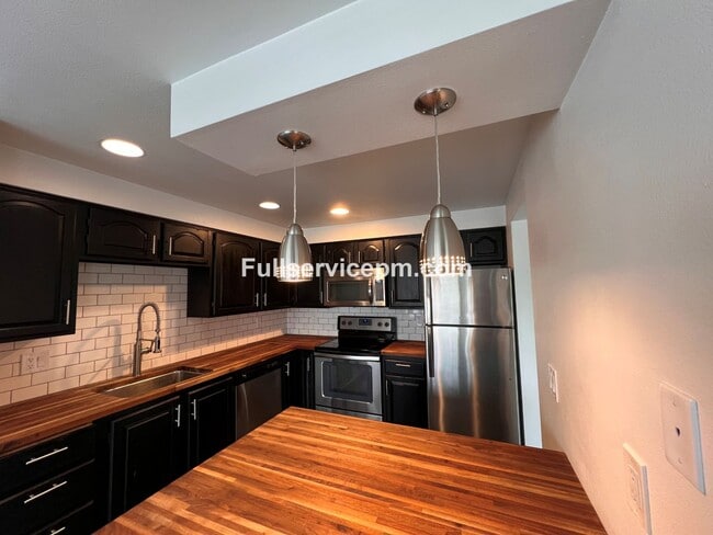 Building Photo - Stylish and Updated Newport Crest Condo