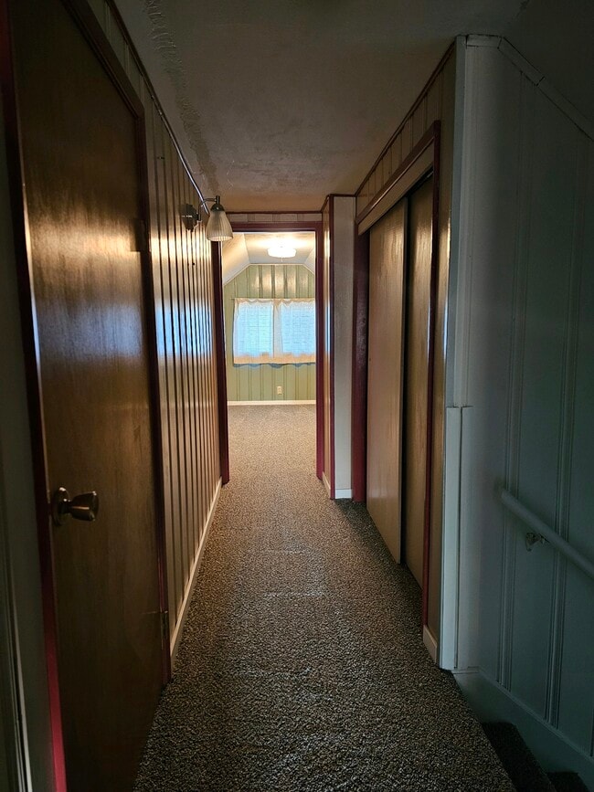 Building Photo - 920 W Edison Ave