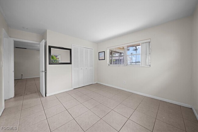 Building Photo - 4926 Vincennes St