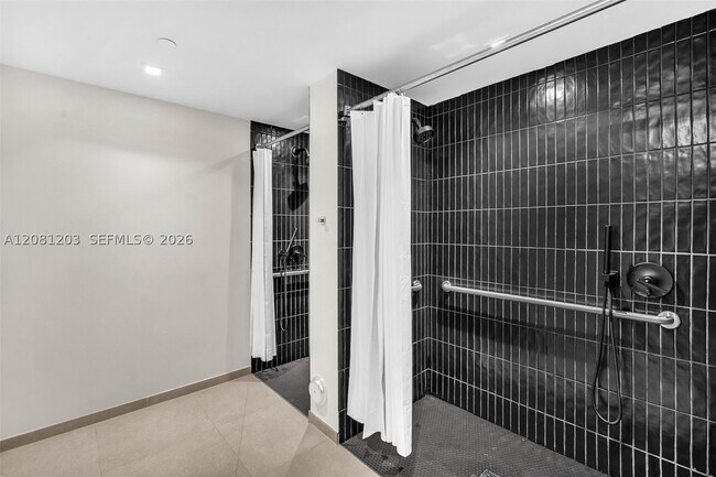 Building Photo - 225 N Miami Ave