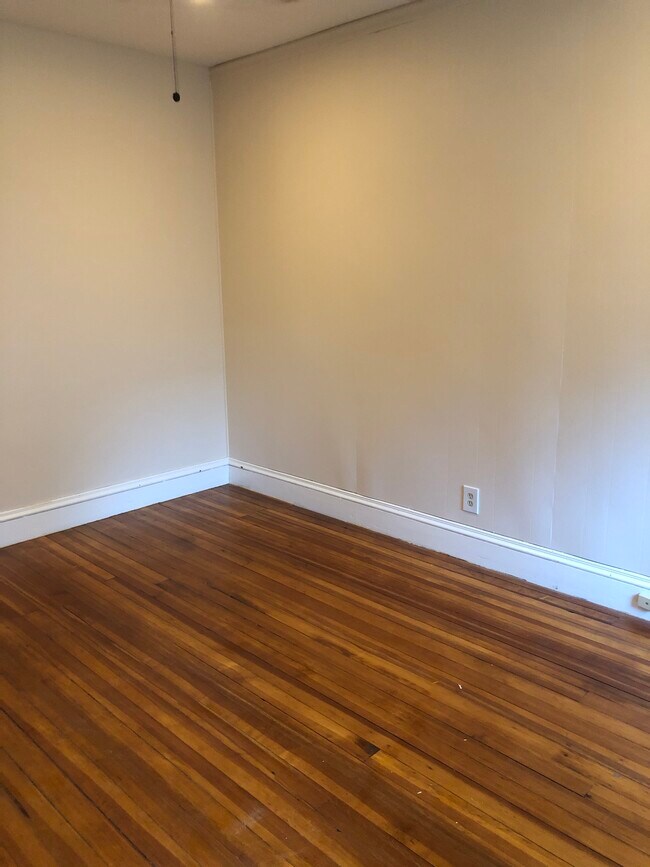 Building Photo - 72 Leicester St