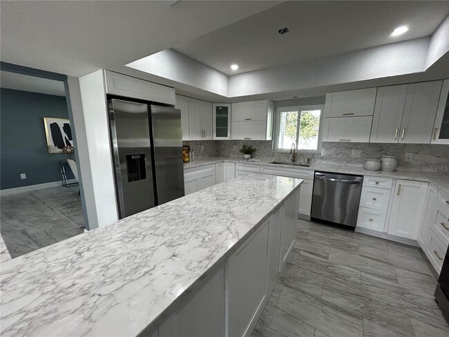 Building Photo - 6370 Conniewood Square