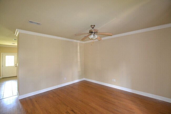 Building Photo - 2117 Cypress Hall Alley