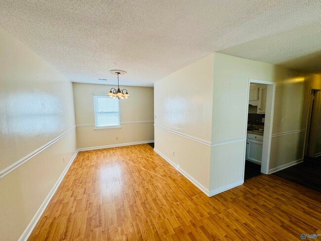 Building Photo - 13900 SW Wyandotte Dr