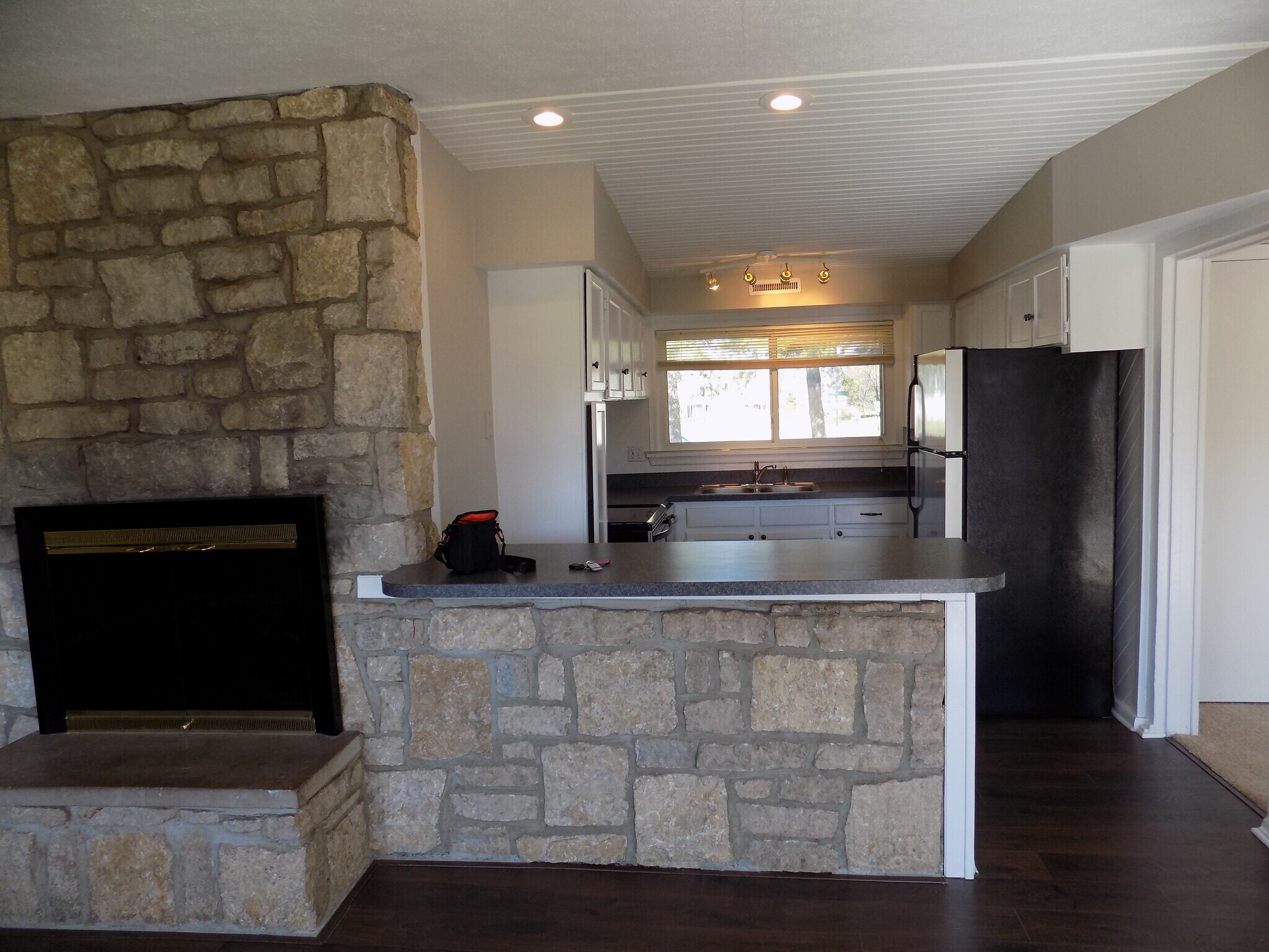 Building Photo - 2505 Maplewood Dr