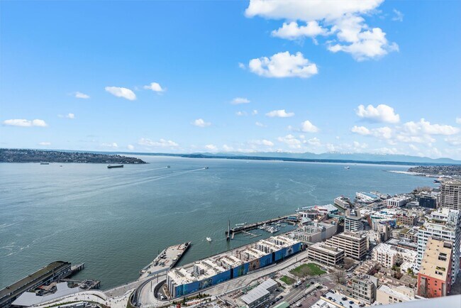 Building Photo - Luxury 2 Bed 1.75 Bath Furnished Downtown Seattle Condo with Stunning Views