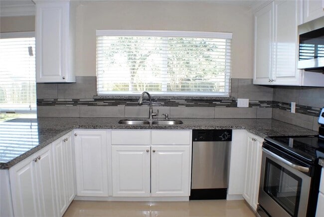Building Photo - 227 Shiloh Dr