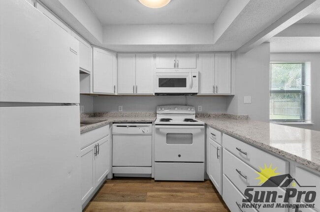 Building Photo - 3960 Oak Trail Run