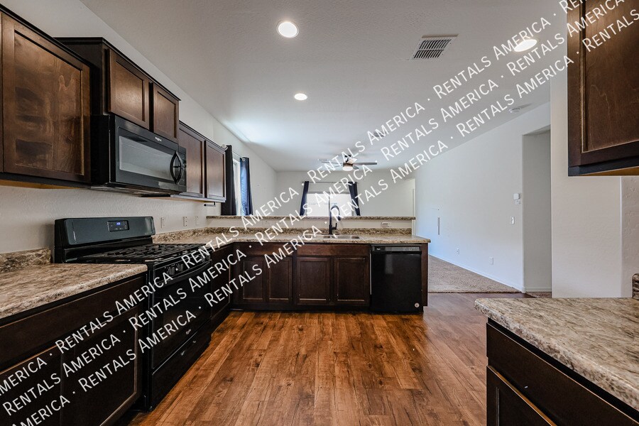 Building Photo - 38086 W Isabella Ln