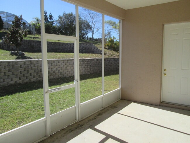 Building Photo - Large House w/Bonus Room, Lawn Care Included