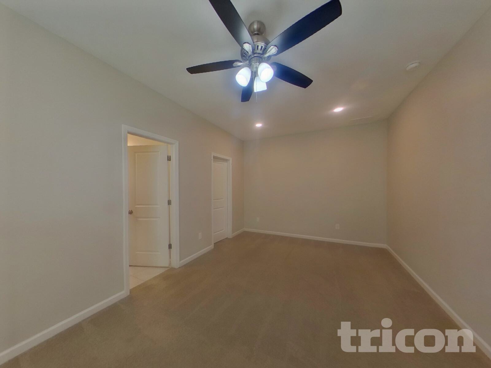 Building Photo - 1576 Queen Elizabeth Dr